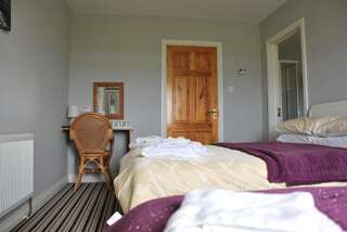 Отели типа «постель и завтрак» Kemar House Белмаллет Двухместный номер с 1 кроватью или 2 отдельными кроватями и ванной комнатой-8