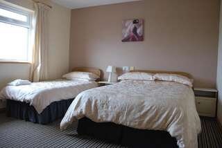 Отели типа «постель и завтрак» Kemar House Белмаллет Двухместный номер с 1 кроватью или 2 отдельными кроватями и ванной комнатой-10
