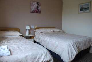 Отели типа «постель и завтрак» Kemar House Белмаллет Двухместный номер с 1 кроватью или 2 отдельными кроватями и ванной комнатой-3